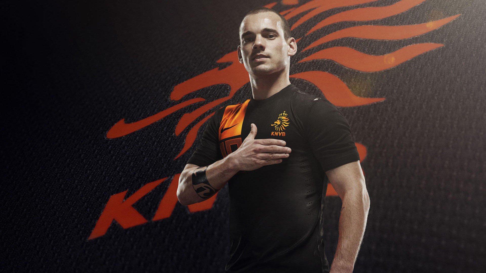 巴拉克荣耀回归!以勒沃库森大使身份亮相德国杯 传奇中场再续绿茵情缘