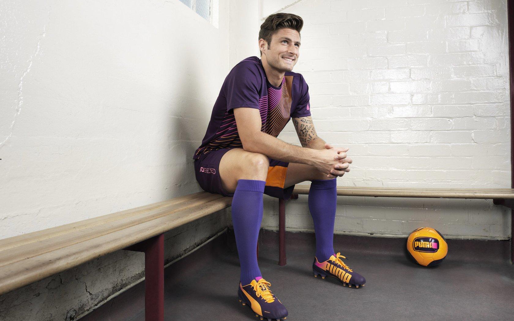 巴萨夏窗风暴,6000万报价拉菲尼亚,2亿军费能否重振王朝?