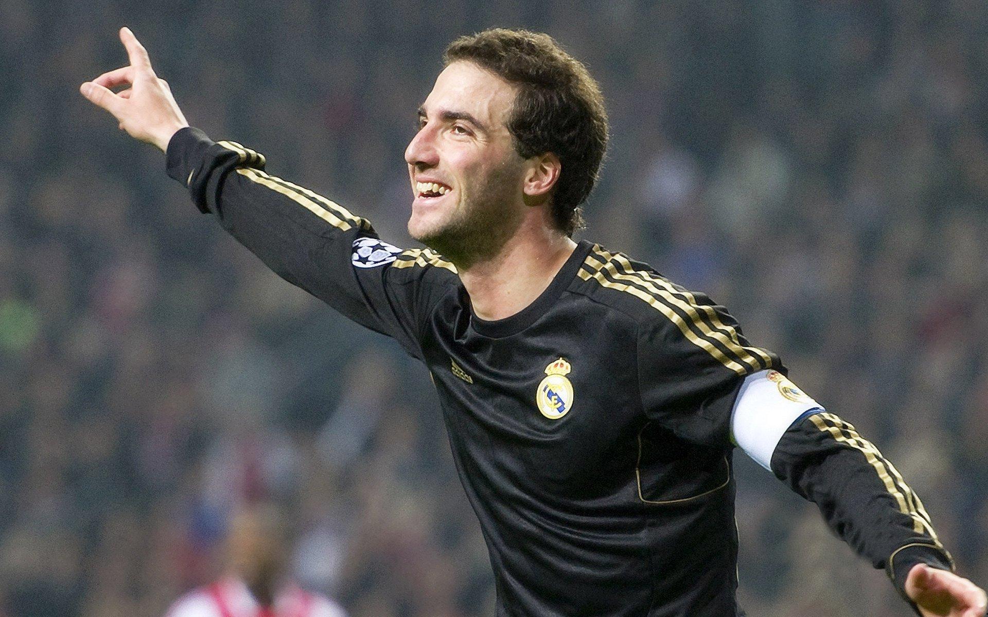 德转市场预热引关注，罗马门神斯维拉尔身价飙升，最高估值触及四千万欧元